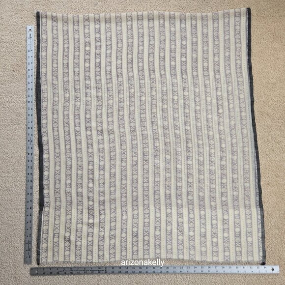 Kadhi and Co. Wool Scarf Lightweight *SMALL HOLE* - Picture 16 of 16